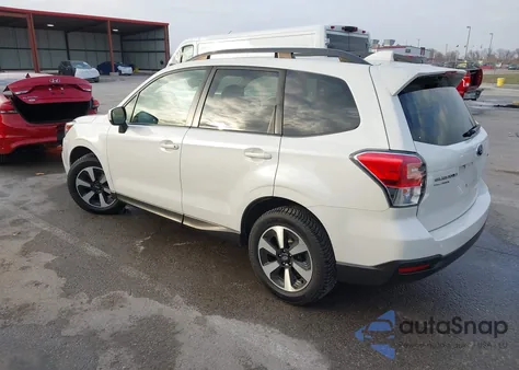 2017 Subaru Forester 2.5I Premium z USA, uszkodzony, nr VIN JF2SJAGC2HH425360